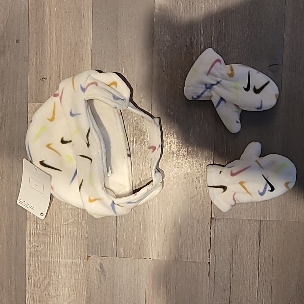 NWT NIKE Toddler Fleece Hat With Gloves 12-24 Months
